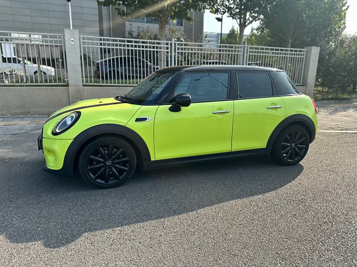 MINI MINI  2018款 1.5T COOPER 藝術(shù)家 五門版圖片