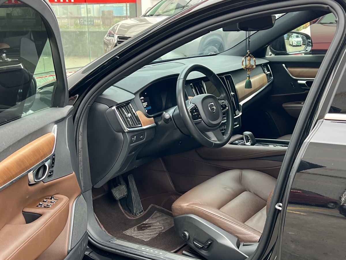 沃爾沃 S90  2022款 B5 智逸豪華版圖片