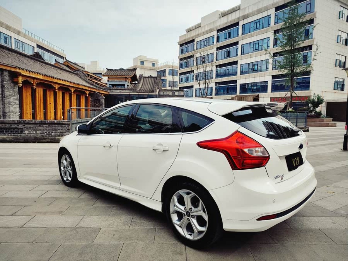 福特 ?？怂? 2012款 兩廂 2.0L 自動豪華運動型圖片