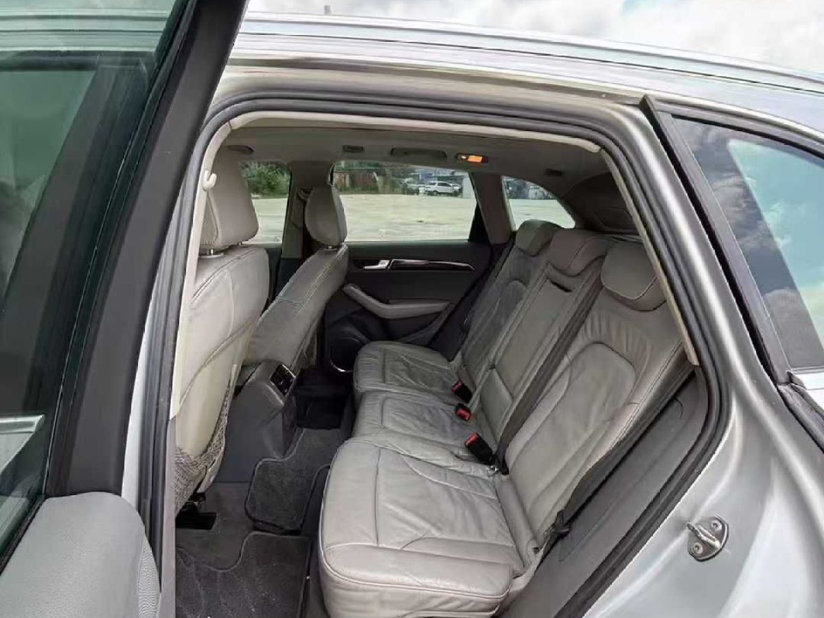 奧迪 奧迪Q5  2010款 Q5 2.0TSI 首發(fā)限量版運(yùn)動(dòng)版圖片