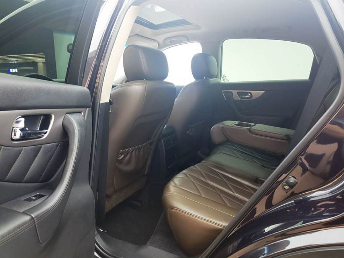 英菲尼迪 QX70  2015款 3.7L 絕影版圖片