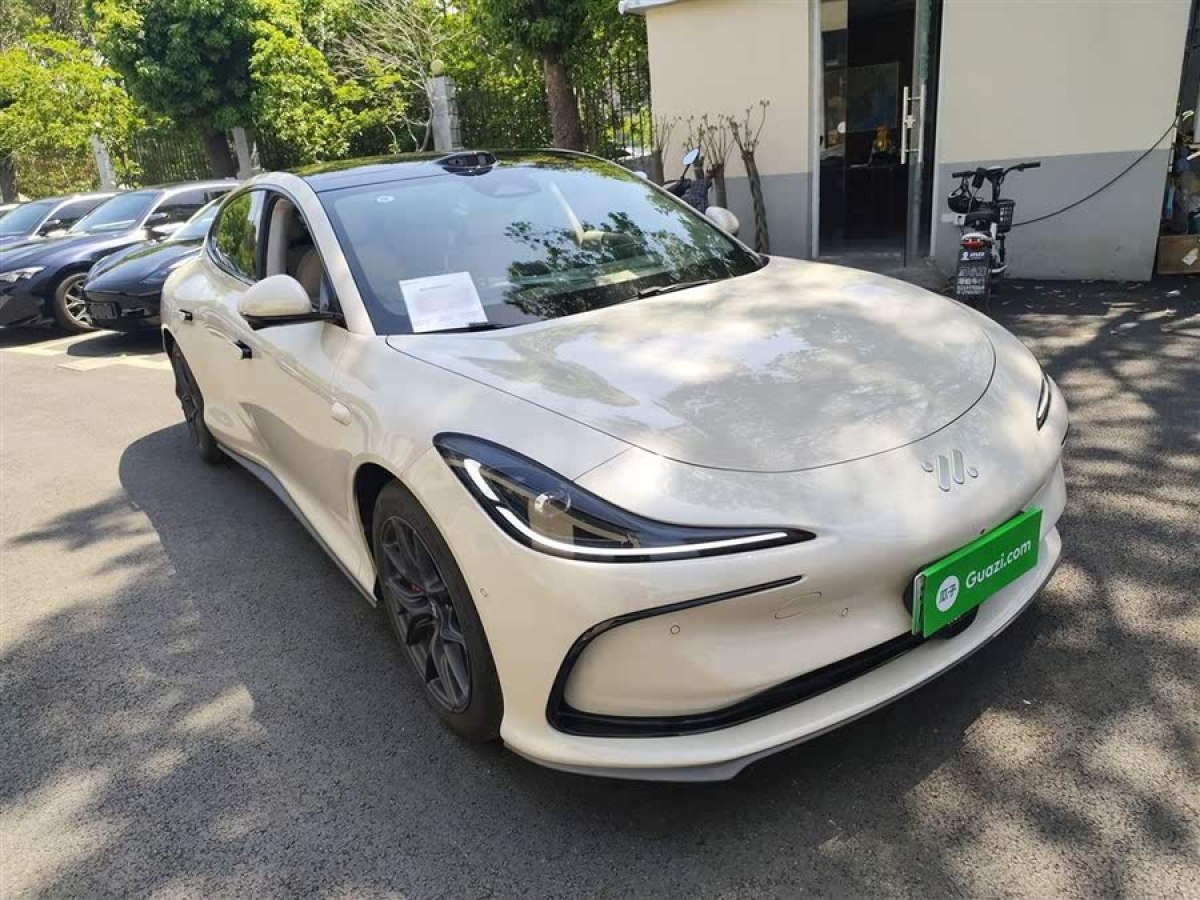 智己 智己L6  2024款 Max 標(biāo)準(zhǔn)版圖片