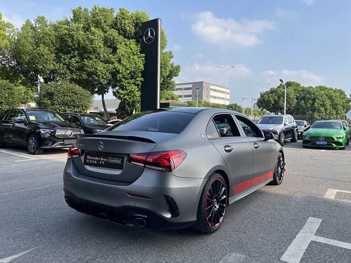 奔驰 奔驰A级AMG  2022款 AMG A 35 L 4MATIC 炽夜特别版图片