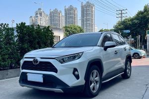 RAV4荣放 丰田 2.0L CVT两驱风尚PLUS版