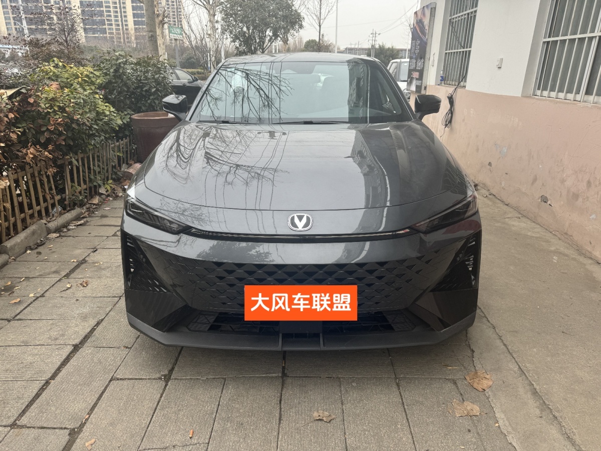 長(zhǎng)安 長(zhǎng)安UNI-V  2024款 1.5T 尊貴型圖片