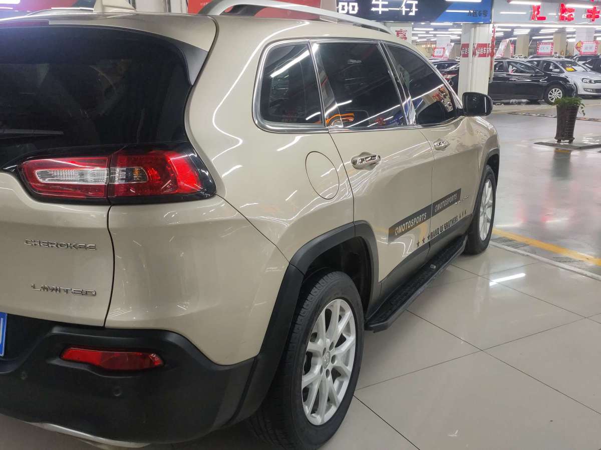 Jeep 自由光  2017款 2.4L 領(lǐng)先版圖片