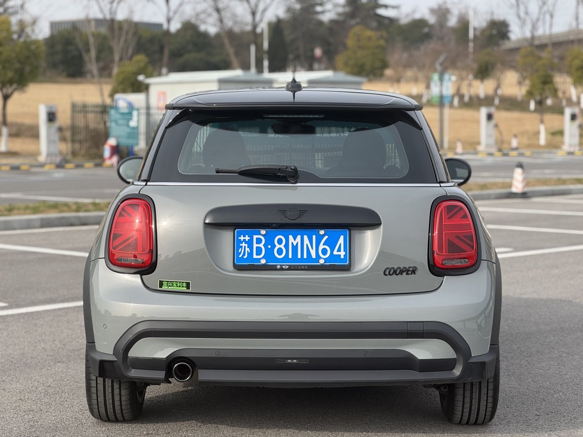 MINI MINI  2022款 改款 1.5T COOPER 藝術(shù)家圖片