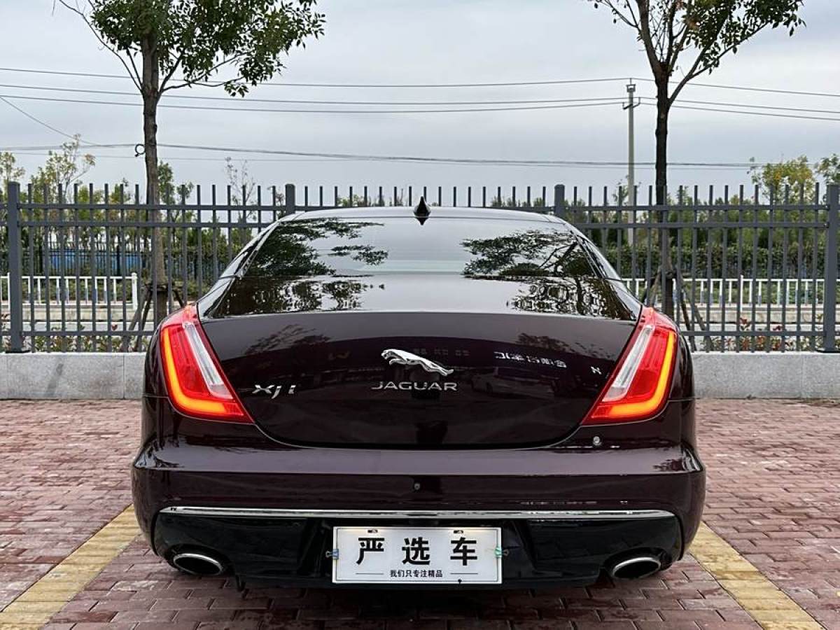 2017年11月捷豹 XJ  2016款 XJL 2.0T 兩驅(qū)典雅商務(wù)版