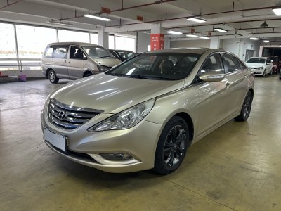 2013年3月 現(xiàn)代 索納塔 2.0L 自動領(lǐng)先版圖片