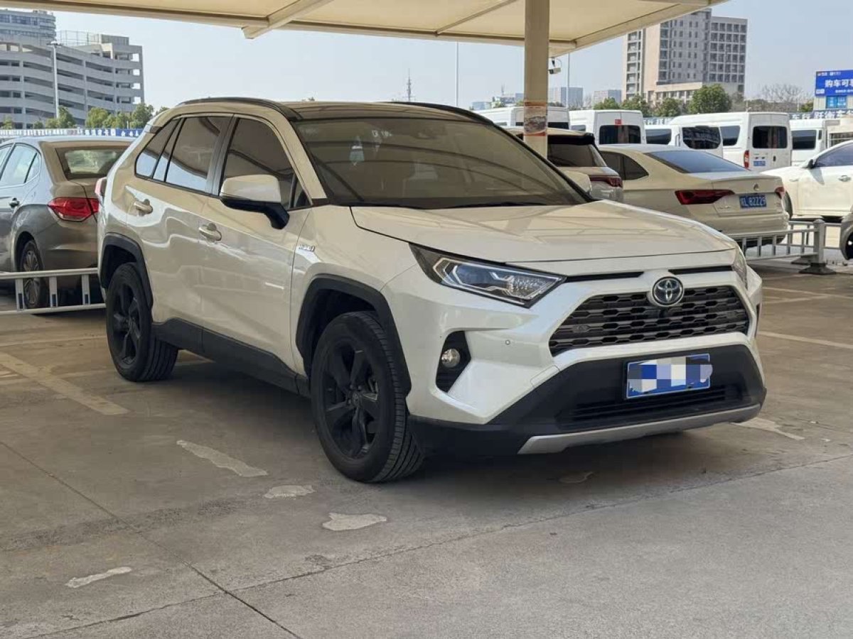 2020年6月豐田 RAV4榮放  2023款 雙擎 2.5L E-CVT四驅(qū)旗艦版