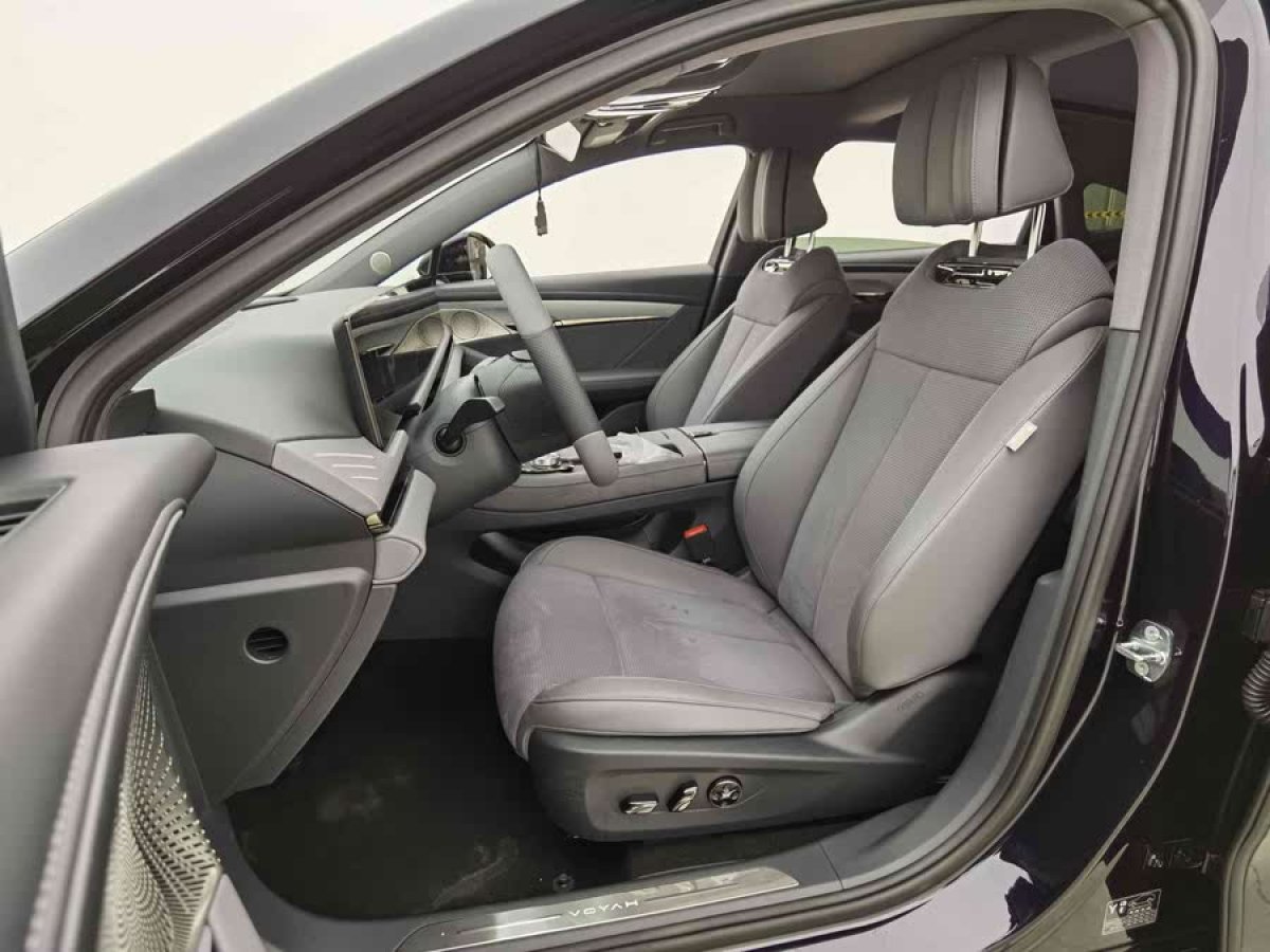 嵐圖 嵐圖追光  2024款 PHEV 四驅(qū)超長(zhǎng)續(xù)航旗艦版圖片