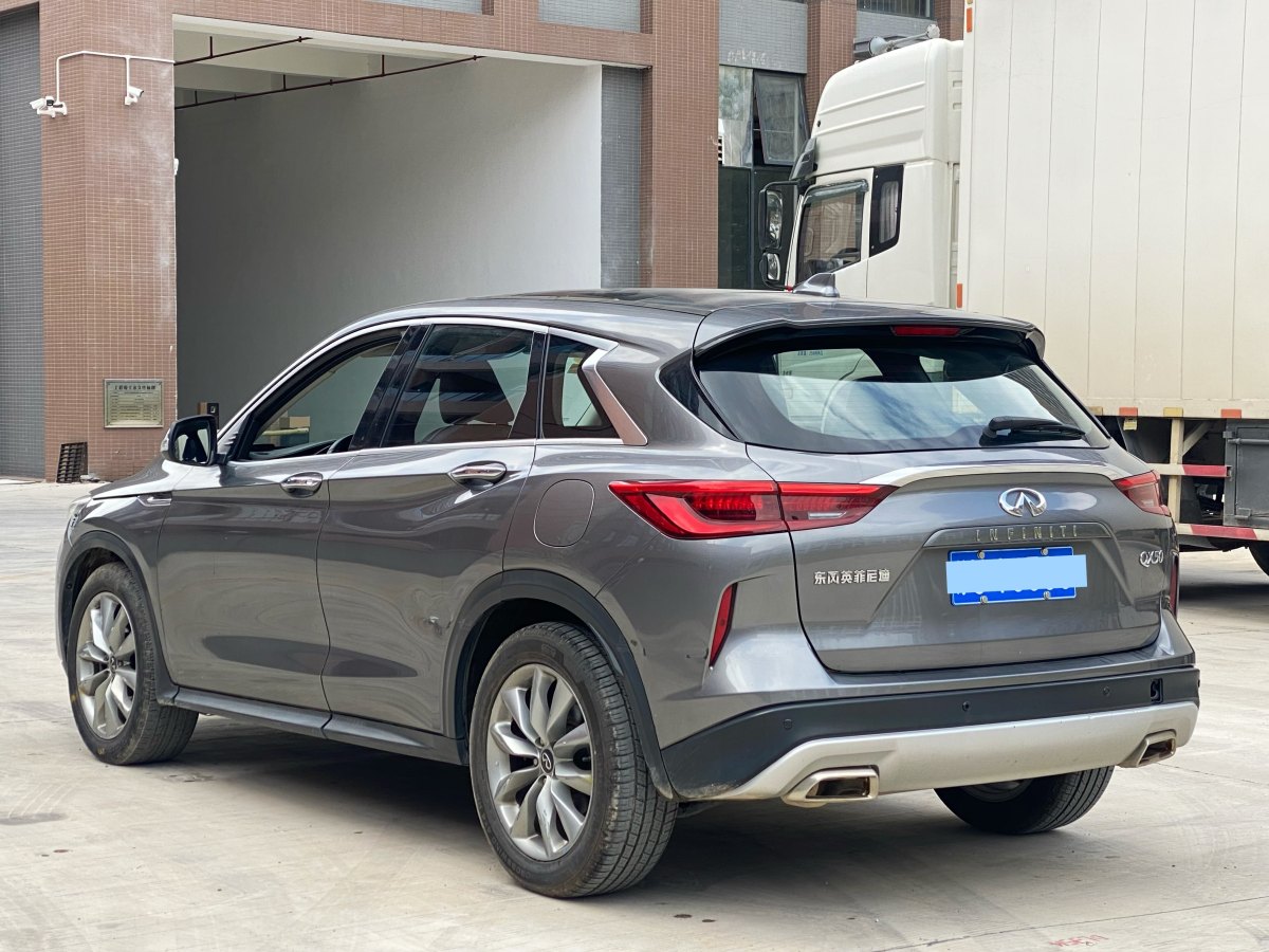 英菲尼迪 QX50  2020款 改款 2.0T 兩驅(qū)菁英版圖片