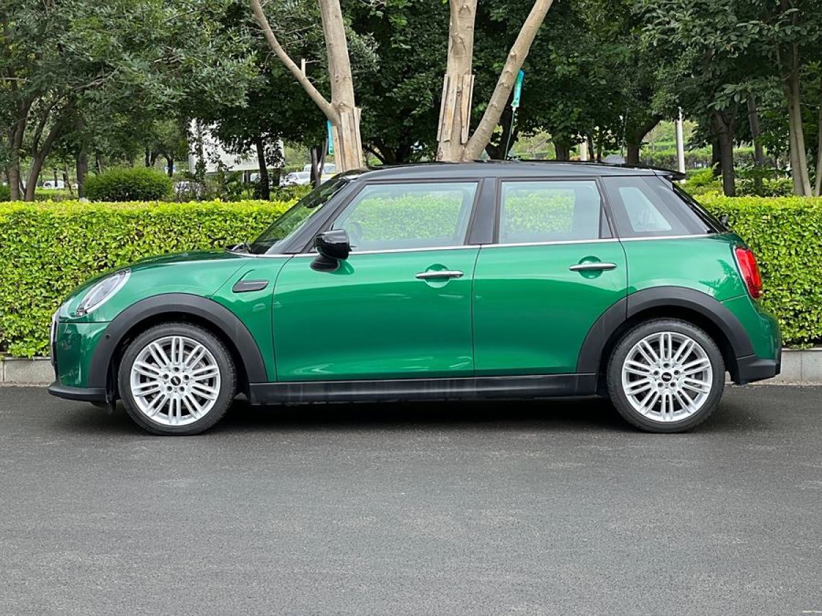 MINI MINI  2023款 改款 1.5T COOPER 藝術(shù)家 五門版圖片