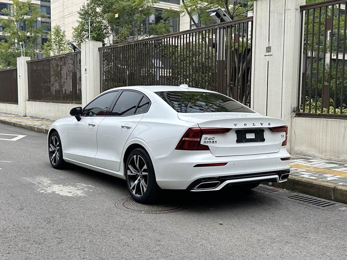 沃爾沃 S60L  2020款 T4 智遠(yuǎn)運(yùn)動(dòng)版圖片