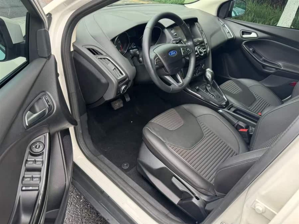福特 ?？怂? 2015款 兩廂 1.6L 自動(dòng)舒適型圖片