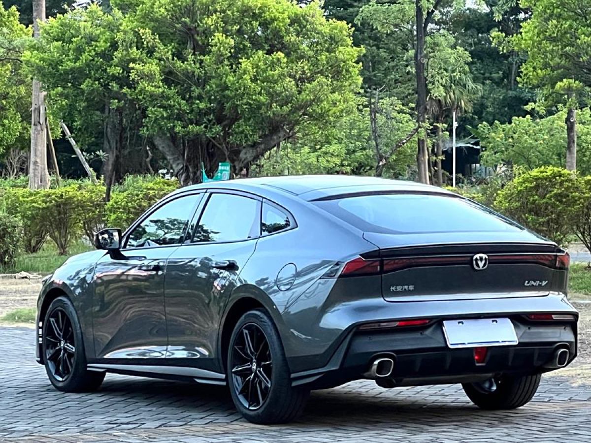 長(zhǎng)安 長(zhǎng)安UNI-V  2022款 1.5T 尊貴型圖片