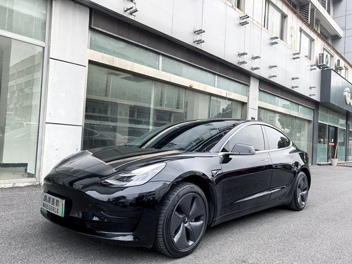 特斯拉 Model 3  2020款 改款 標(biāo)準(zhǔn)續(xù)航后驅(qū)升級(jí)版圖片