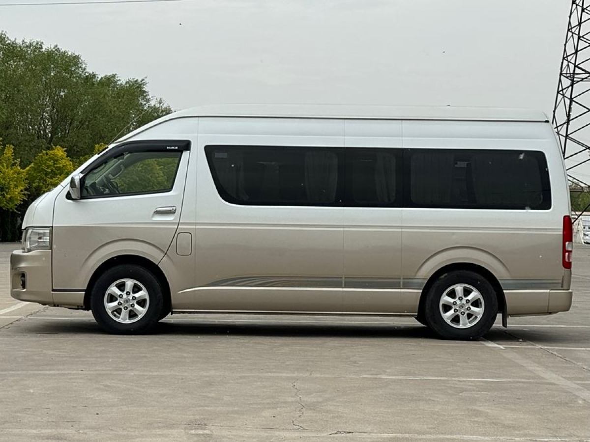 2012年10月豐田 HIACE  2011款 2.7L自動(dòng)豪華版13座