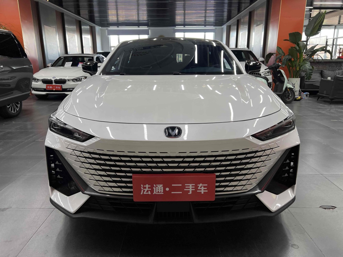 長安 長安UNI-V  2023款 1.5T 尊貴型圖片