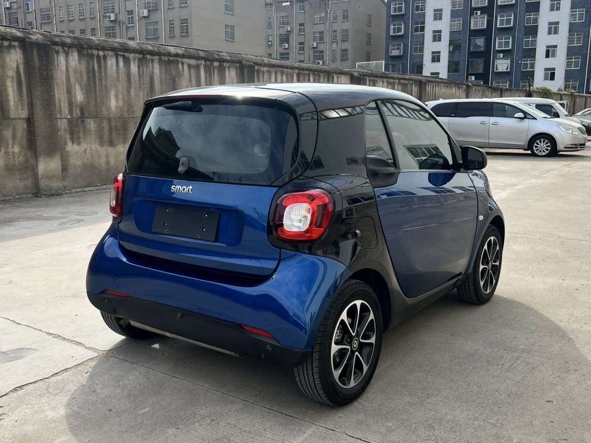 smart fortwo  2017款 1.0L 52千瓦灰引力特別版圖片