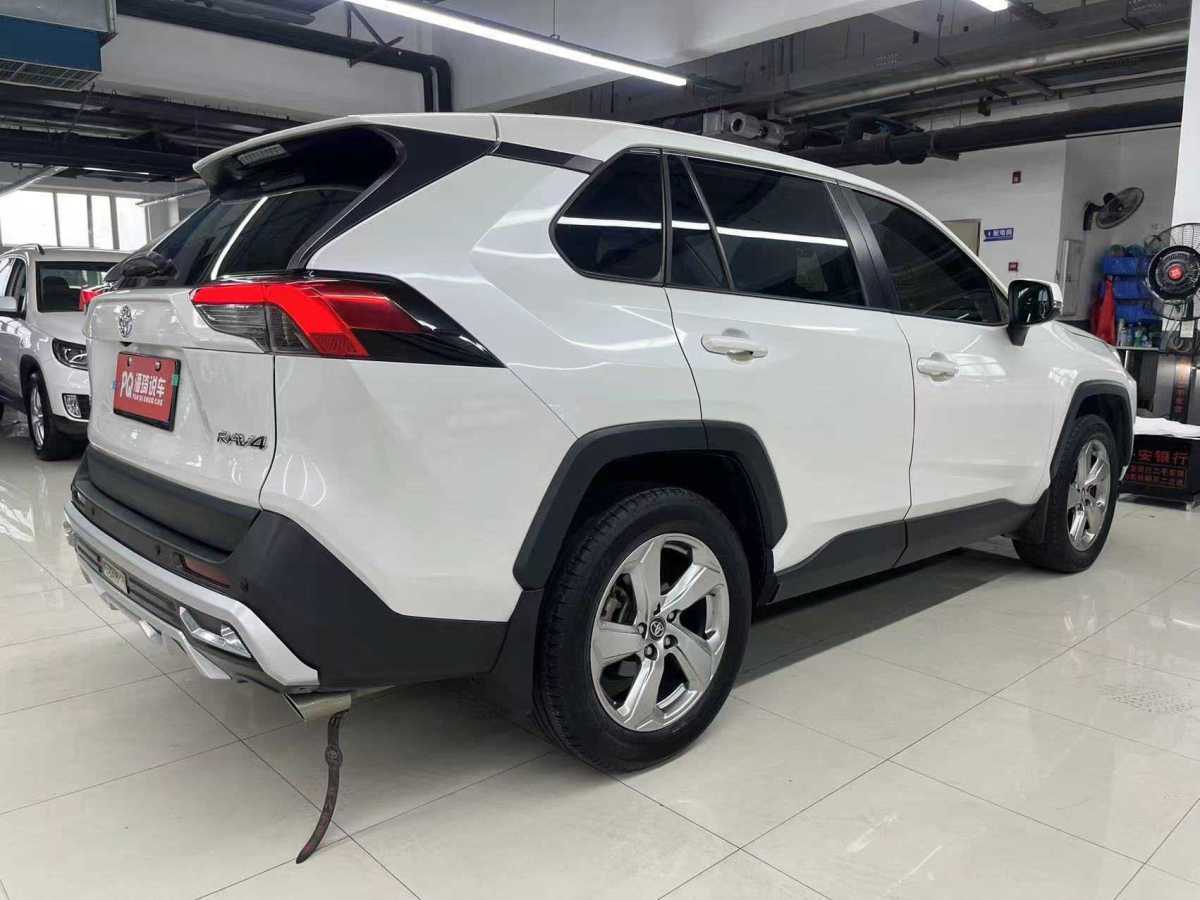 豐田 RAV4  2018款 榮放 2.0L CVT兩驅(qū)風(fēng)尚版圖片