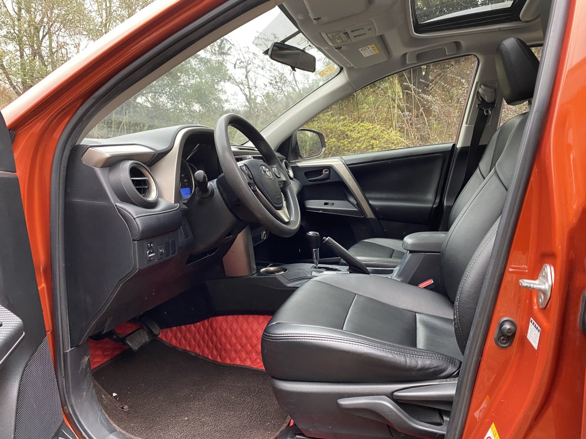 2015年3月丰田 RAV4  2018款 荣放 2.0L CVT两驱风尚版