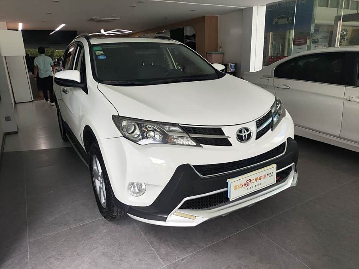 2014年8月豐田 RAV4榮放  2013款 2.0L CVT四驅(qū)新銳版