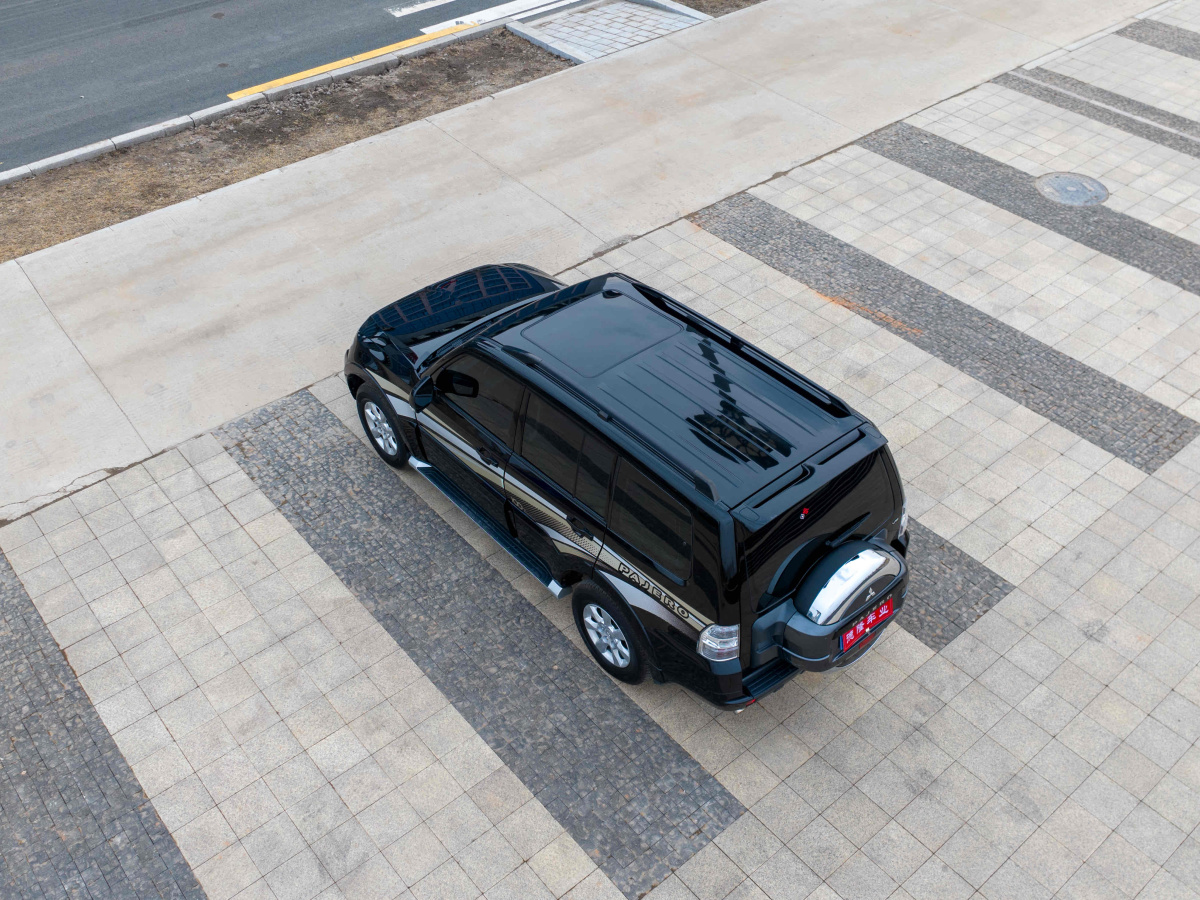 三菱 帕杰罗  2019款 3.0L 自动舒适版图片