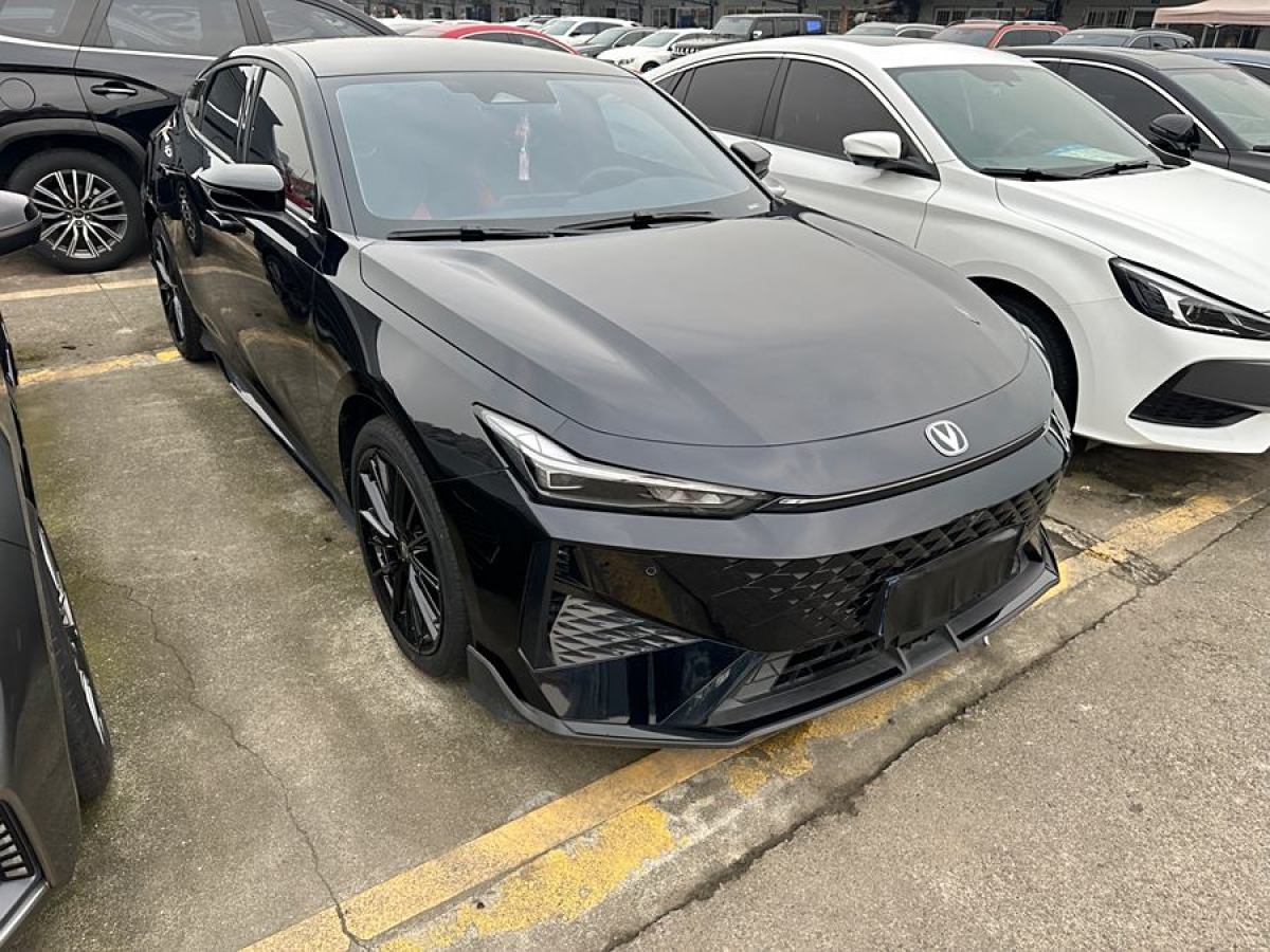 長安 長安UNI-V  2023款 1.5T 尊貴型圖片