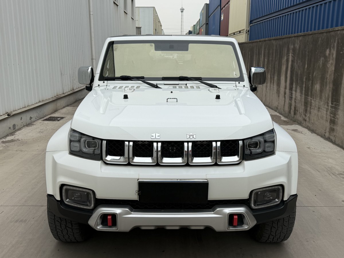 北京 BJ40  2019款  2.0T 自動(dòng)四驅(qū)城市獵人版尊享型圖片