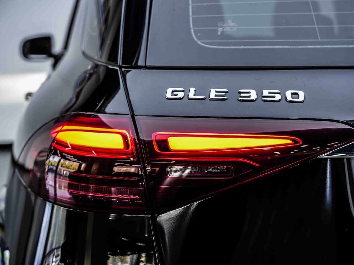奔驰 奔驰GLE  2024款 GLE 350 4MATIC 时尚型图片