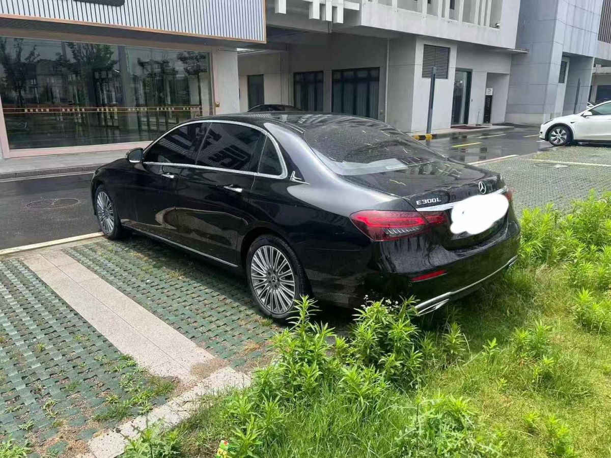 奔馳 奔馳E級(jí)  2023款 E 300 L 豪華型圖片