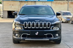 自由光 Jeep 2.0L 兩驅(qū)經(jīng)典運動版