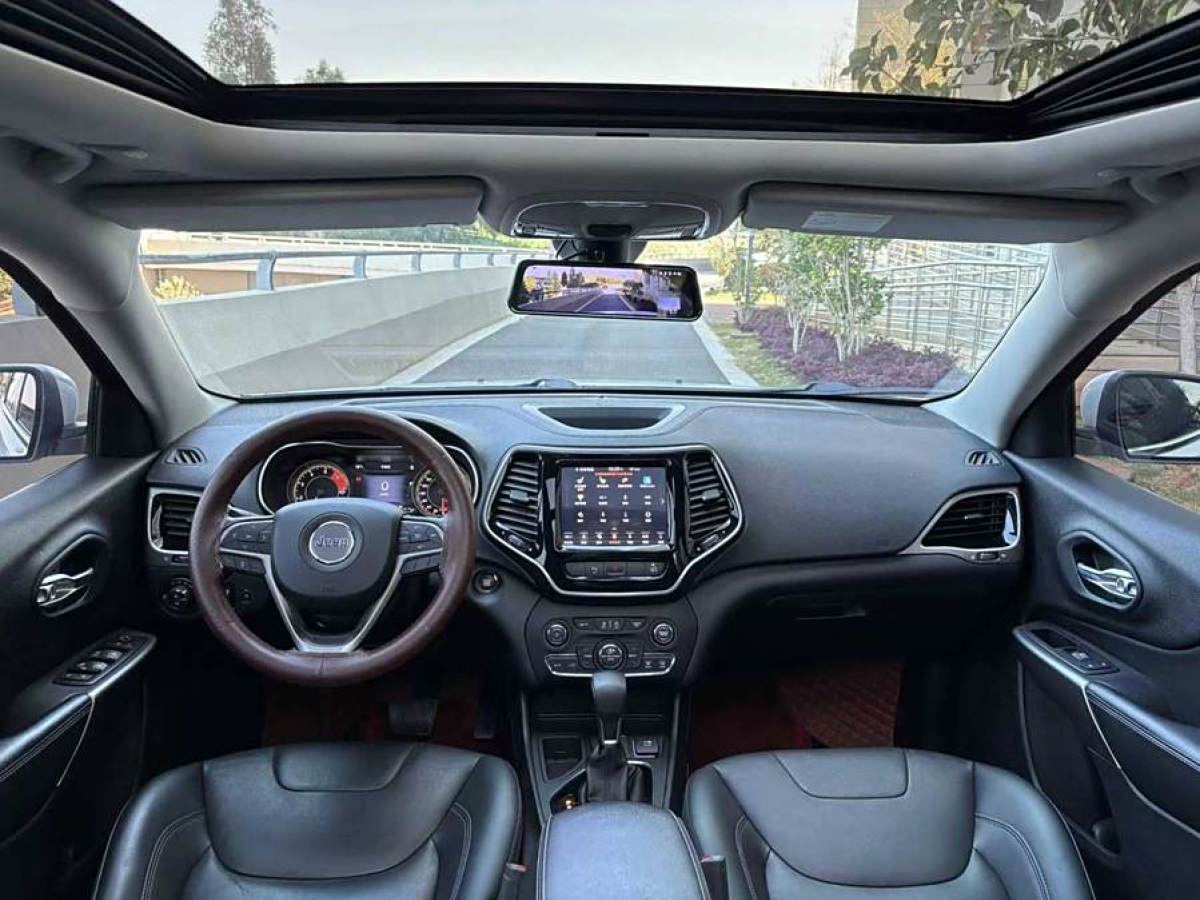Jeep 自由光  2019款 2.0T 两驱越享版 国VI图片