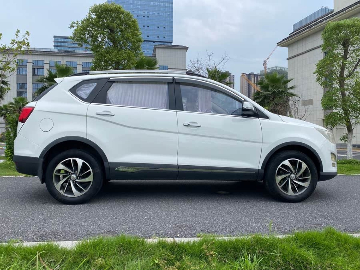 寶駿 560  2015款 1.8L 手動豪華型圖片