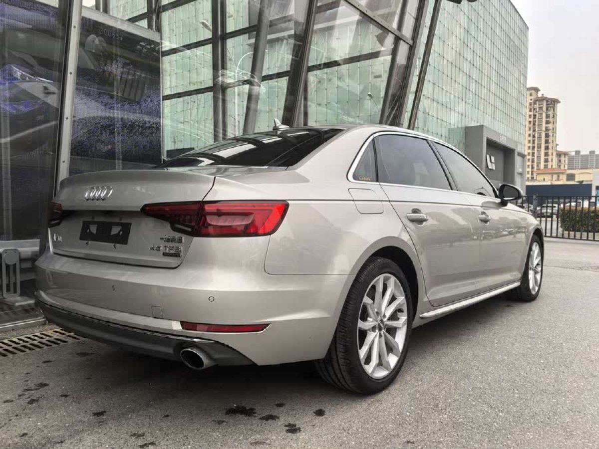 奧迪 奧迪A4L  2017款 45 TFSI quattro 風(fēng)尚型圖片