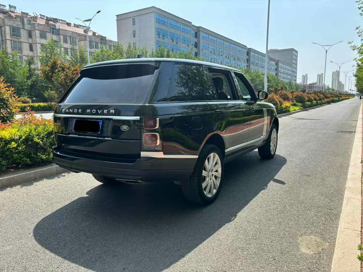路虎 攬勝  2020款 3.0 L6 傳世加長(zhǎng)版圖片