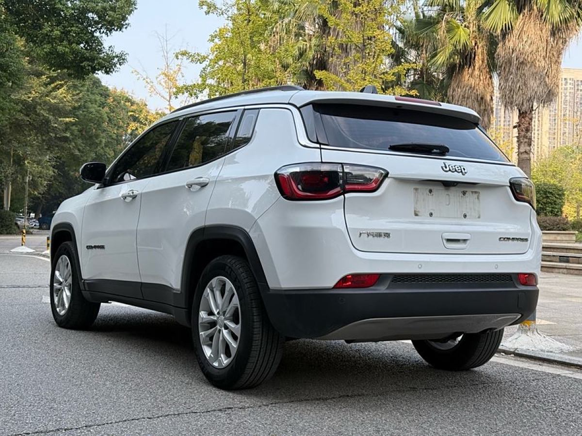 Jeep 指南者  2021款 220T 自動(dòng)領(lǐng)先版圖片