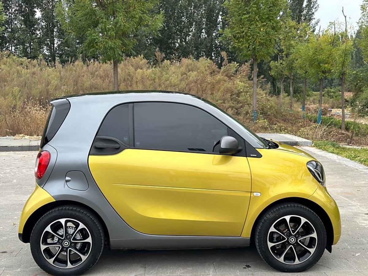 2017年10月smart fortwo  2017款 1.0L 52千瓦灰引力特別版