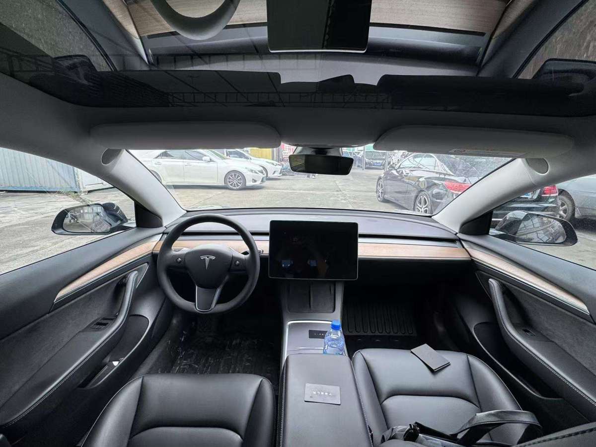 特斯拉 Model 3  2019款 標(biāo)準(zhǔn)續(xù)航后驅(qū)升級版圖片