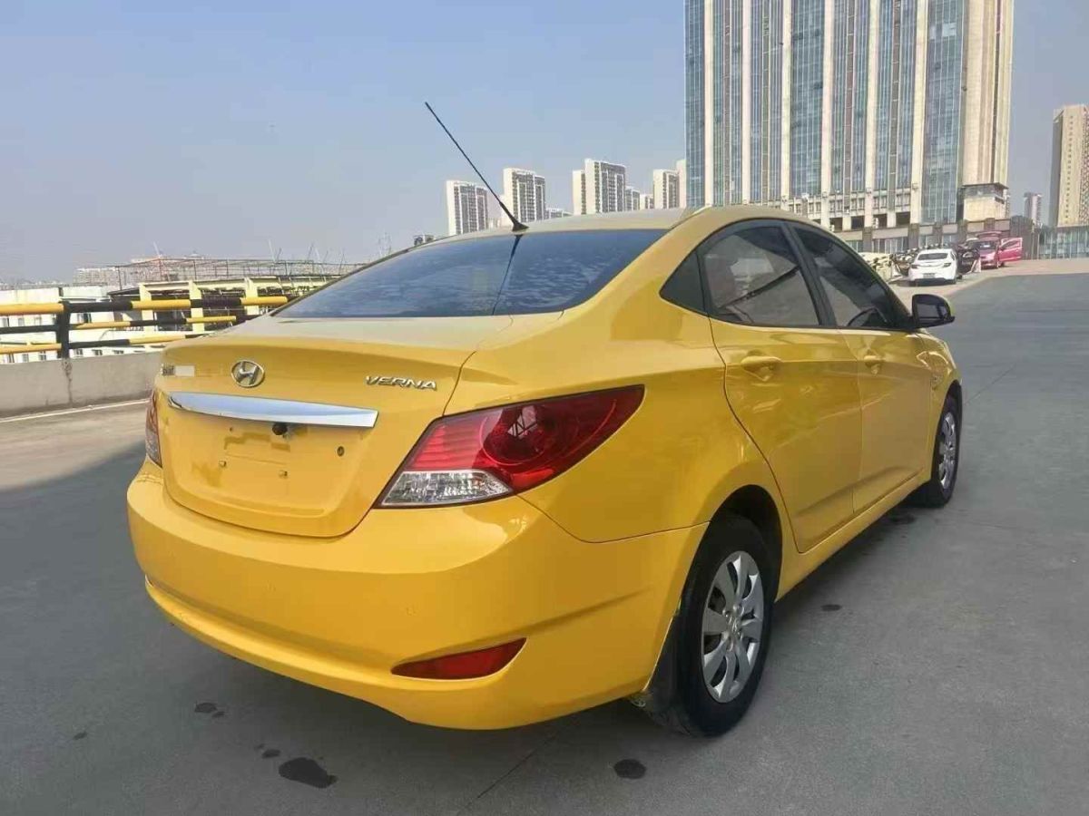 現(xiàn)代 朗動  2013款 1.6L 自動領(lǐng)先型圖片