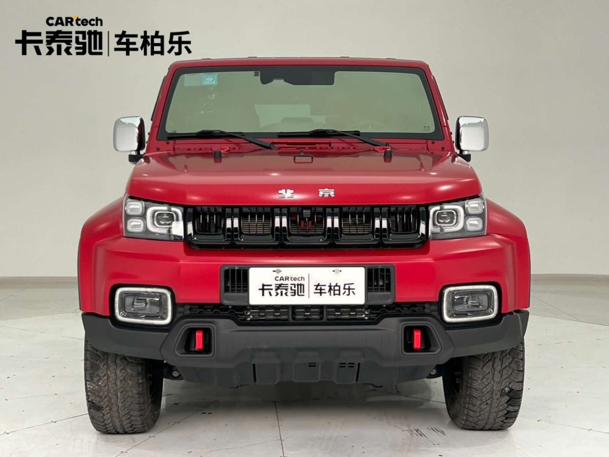 北京 BJ40  2023款 2.0D 自動四驅(qū)刀鋒英雄版?zhèn)b客型圖片