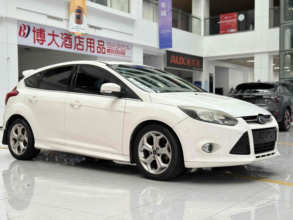 福特 福克斯  2012款 兩廂 2.0L 自動豪華運動型圖片