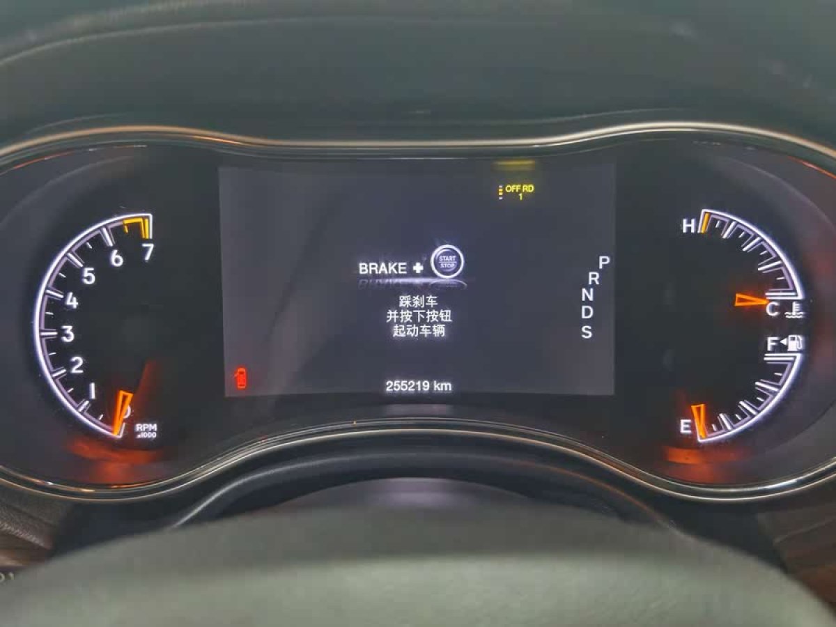 Jeep 大切諾基  2015款 3.6L 豪華導(dǎo)航版圖片
