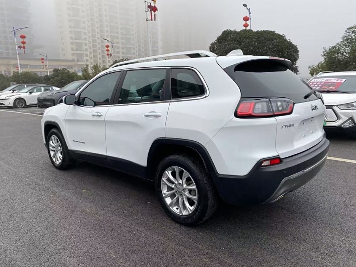 Jeep 自由光  2019款 2.0T 兩驅(qū)智享版 國(guó)VI圖片