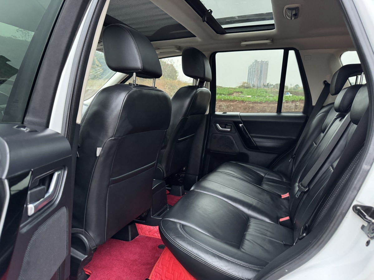 路虎 神行者2  2015款 2.0T Si4 HSE Luxury典藏版圖片