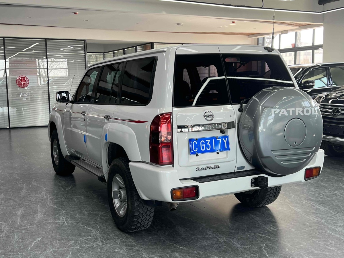 日產(chǎn) 途樂  2003款 4.8L圖片