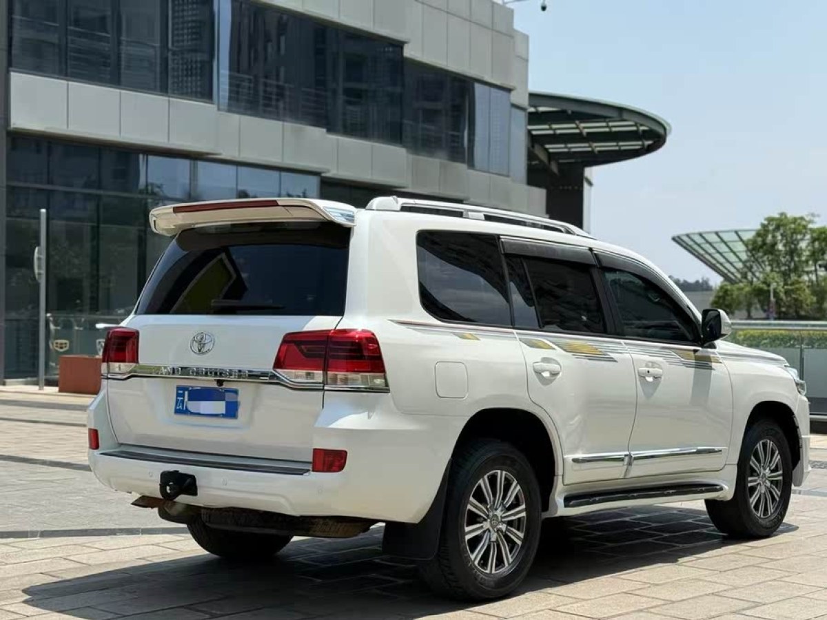 豐田 蘭德酷路澤  2015款 4.0L V6 中東低配版圖片