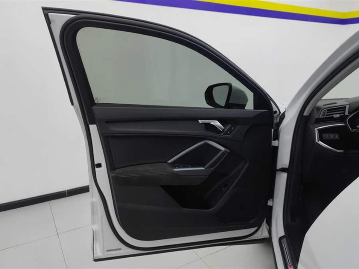 奧迪 奧迪Q3  2020款 35 TFSI 進(jìn)取動(dòng)感型圖片