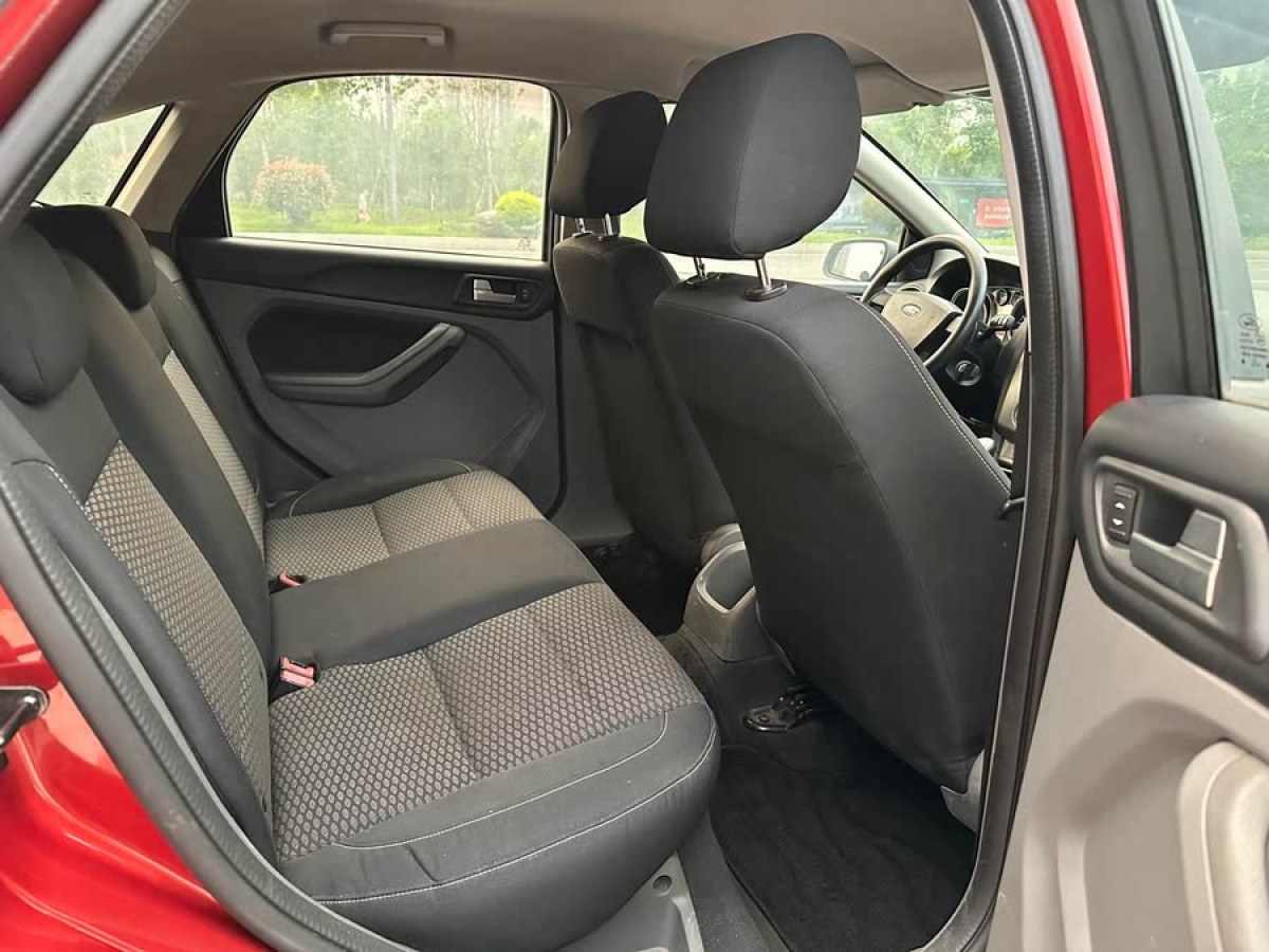 福特 ?？怂? 2013款 兩廂經(jīng)典 1.8L 手動基本型圖片